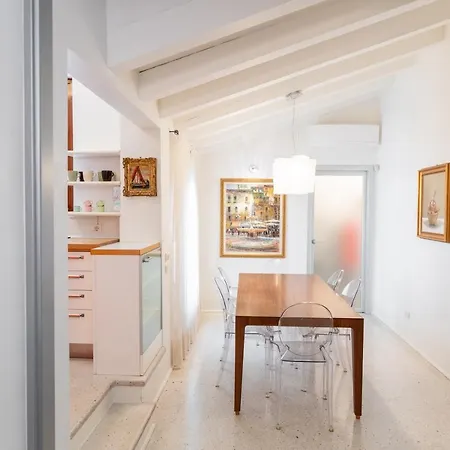 Terrazza Garibaldi By Postcardsfrom * Βερόνα