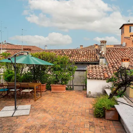Apartment Terrazza Garibaldi By Postcardsfrom Verona