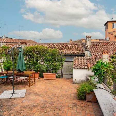 Apartment Terrazza Garibaldi By Postcardsfrom Verona
